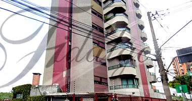 Espaçoso Apartamento de 223m² com 2 Vagas e Área Total