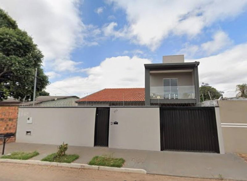 Casa com 422m² de terreno e 66m² construídos, ocupada
