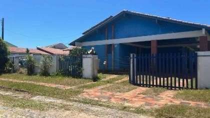Casa ocupada com 239m² construída em terreno de 655m²