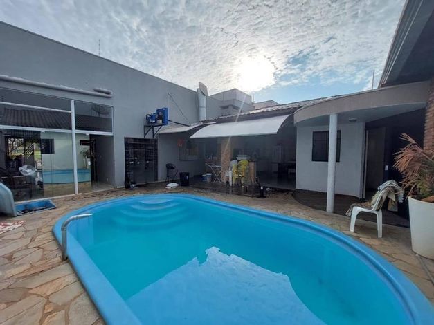 Casa em Lucas do Rio Verde com 3 quartos e 2 salas