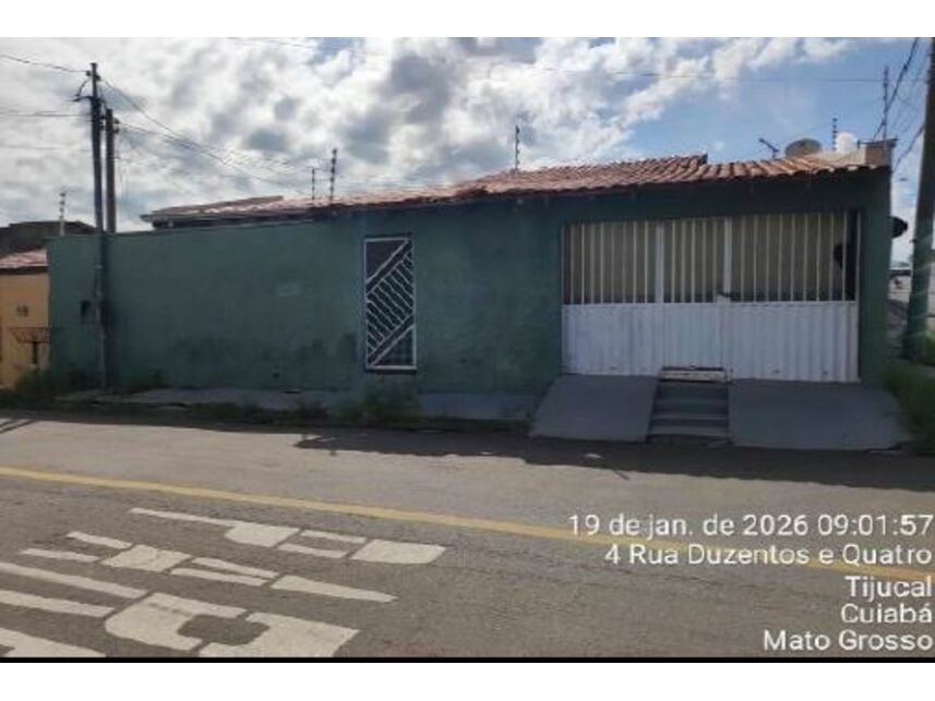 Casa com 216,79m² construída, ocupada, em Tijucal