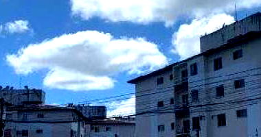 Apartamento Moderno com 2 Quartos, Varanda e Área de 49m²