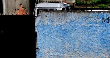Terreno com 2 residências em Embu das Artes