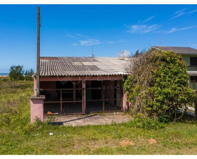 Casa Ocupada com 95,72m² Privativos - Residencial Camarão