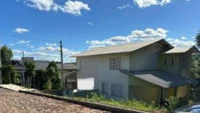 Casa padrão com 2 quartos e 1 banheiro, 95,94m² construída, desocupada