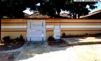 Terreno com área de lazer e benfeitorias