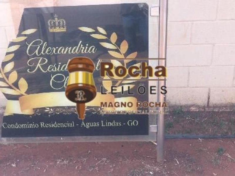Apartamento com 2 quartos, varanda e 1 vaga de garagem