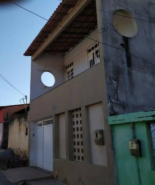 Casa padrão 4 quartos, 2 banheiros, 263m², ocupada