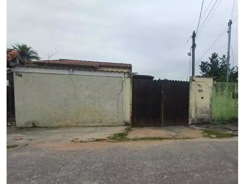 Casa em Leilão com 296m² de Terreno e 99m² Construída