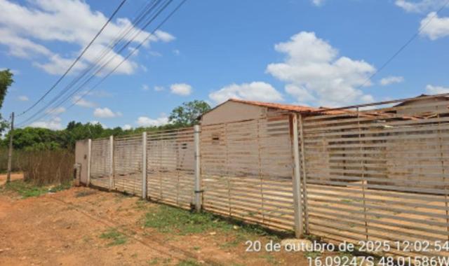 Casa residencial com 3 quartos, ocupada, em condomínio fechado