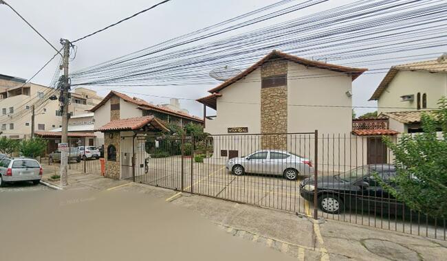 Casa duplex com 2 quartos e vaga de garagem em Cabo Frio/RJ