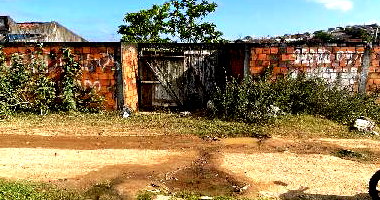 Terreno de 133,75 m² com construção existente