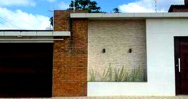 Casa padrão ocupada com 3 quartos, 2 banheiros e 1 vaga