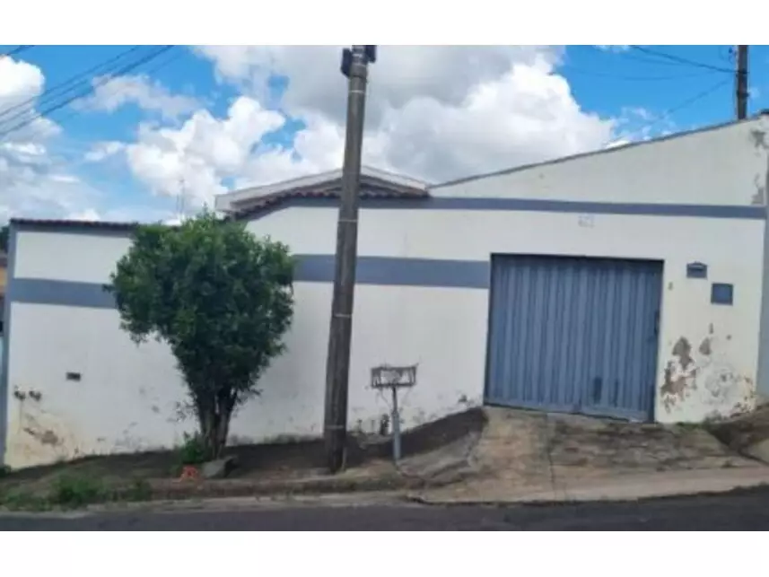 Casa em leilão com 3 quartos e 2 banheiros