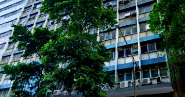 Conjunto comercial desocupado com 551m² construídos e 530m² de terreno