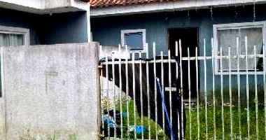 Casa em Paranaguá com 2 quartos e 1 vaga