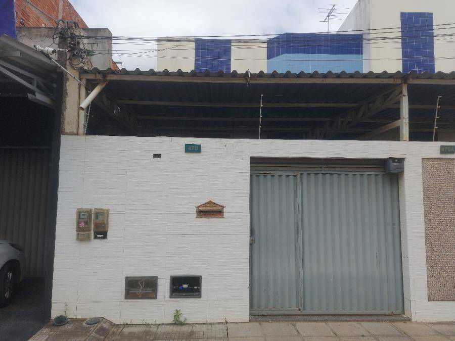 Casa aconchegante com 85m² construída, 2 vagas, ocupada