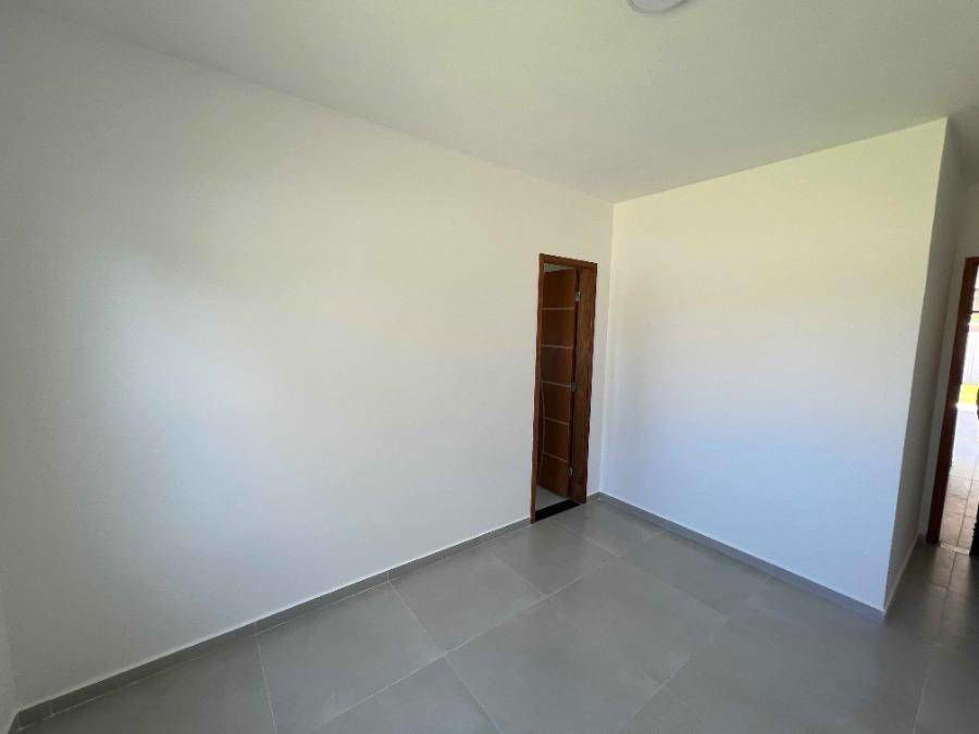 Casa com 63m² construída em terreno de 240m², ocupada