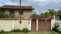 Casa ocupada com 3 quartos, 5 banheiros e 243,85 m²