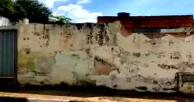 Terreno de 120m² com matrícula regularizada, imóvel ocupado