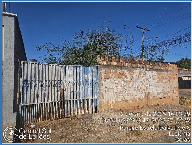 Casa com 2 quartos, 1 vaga de garagem e 58,77m² de área construída