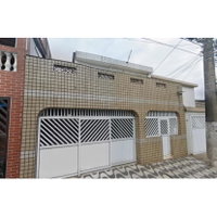 Casa ocupada com 162m² de área construída