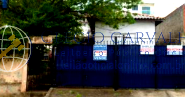 Casa residencial 300m² com terreno amplo, desocupada