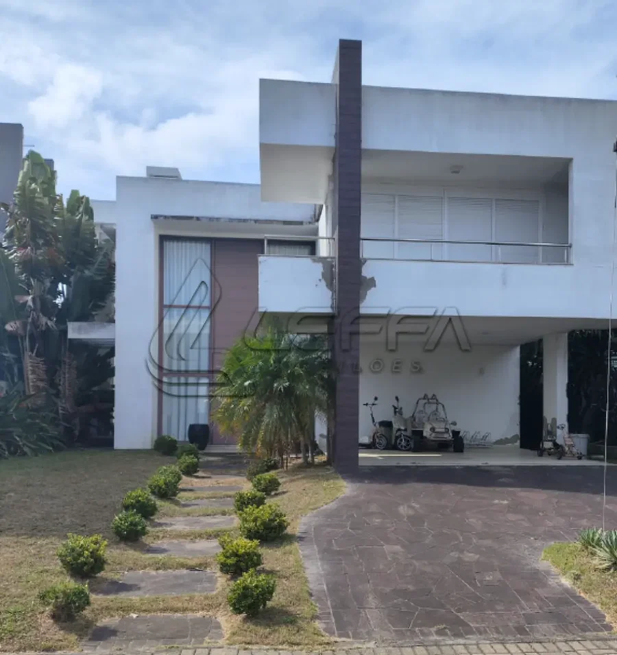 Casa residencial com 346,54 m², 3 quartos, 2 banheiros, desocupada