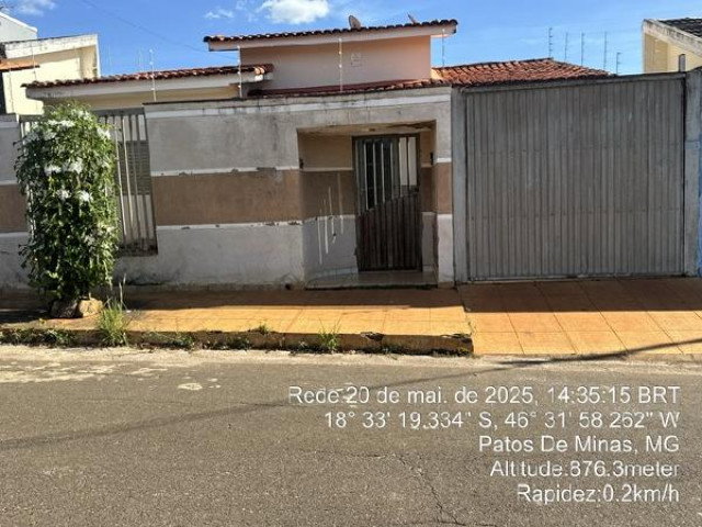 Casa com 3 quartos, 2 banheiros e 1 vaga de garagem