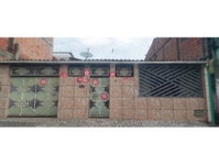 Casa Ocupada com 3 Quartos e 2 Banheiros em Camaçari