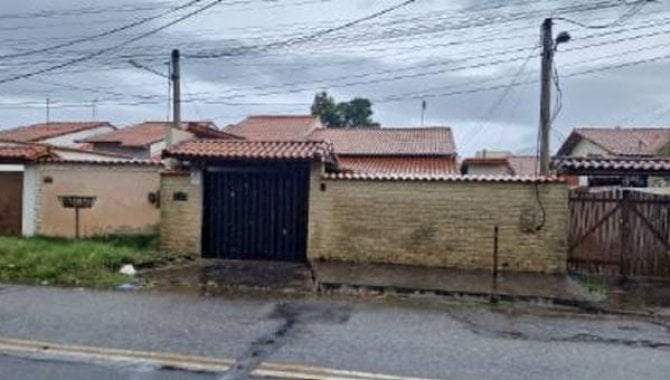 Casa em condomínio com 2 quartos, 3 banheiros e 1 vaga de garagem