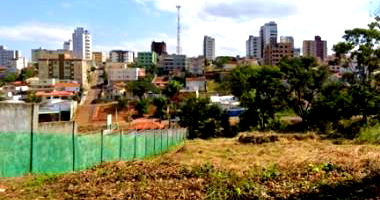 Terreno Urbano 480m² com ótima localização e documentação regular