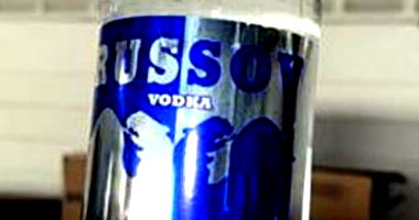 Caixas de Vodka Russov com 12 garrafas cada