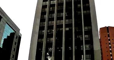 Pavimento com 4 vagas de garagem, 498m² útil, imóvel ocupado