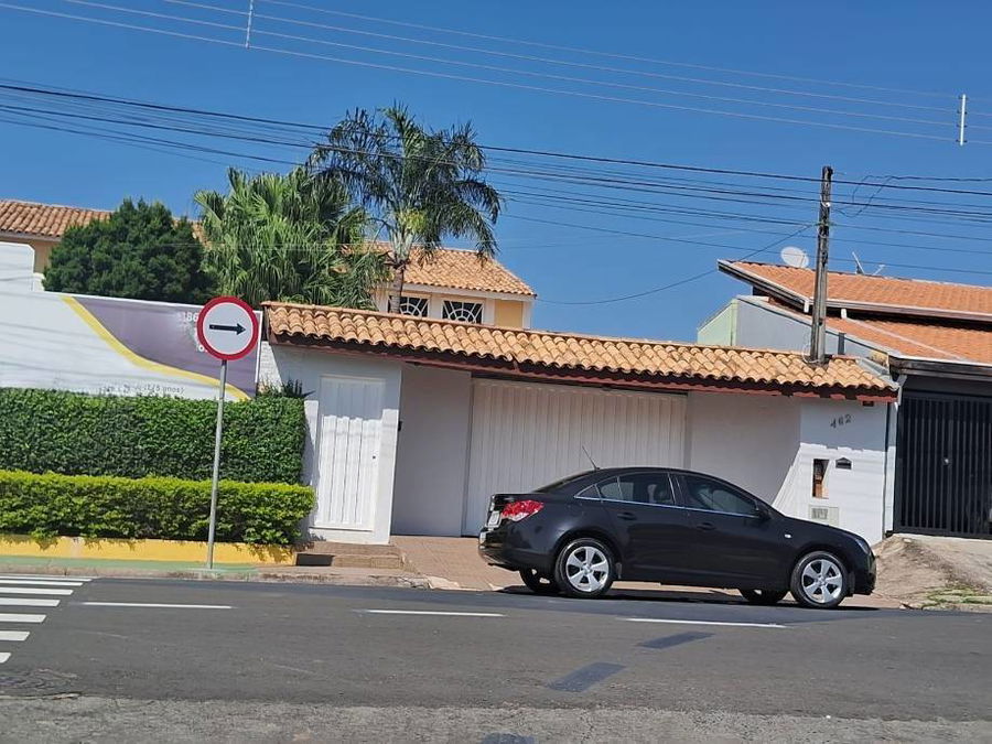 Casa padrão com 3 quartos, 1 banheiro, 1 vaga, 413.69m² construída