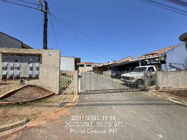 Casa em Ponta Grossa com 2 Quartos e 1 Vaga