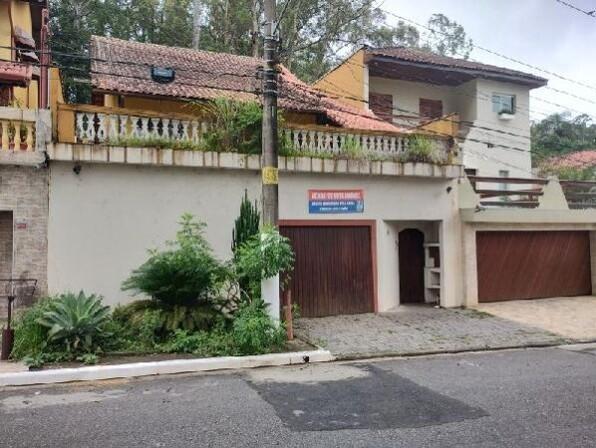 Casa com 3 quartos, 2 banheiros, 150m² área privativa