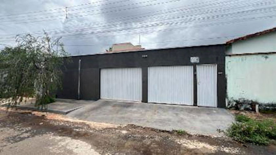 Casa padrão com 3 quartos, 2 banheiros, 1 vaga, 238m² construída, ocupada