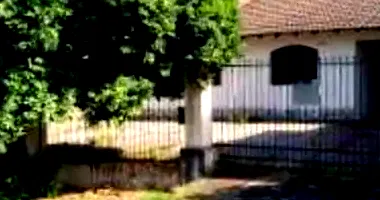 Casa padrão ocupada com 1 vaga e 148m² construída