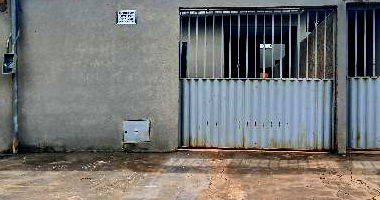 Casa com 2 quartos, banheiro, varanda e área de serviço, 69.98m² construída