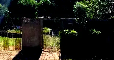 Casa padrão com 3 quartos, 2 banheiros, 1 vaga, 135m² construída, imóvel ocupado