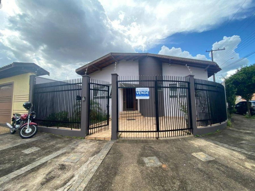 Casa ocupada com 174 m² construídos em leilão