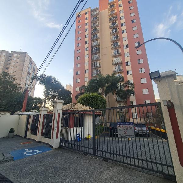 Apartamento com 3 quartos, 2 banheiros e 2 vagas de garagem, 64m²