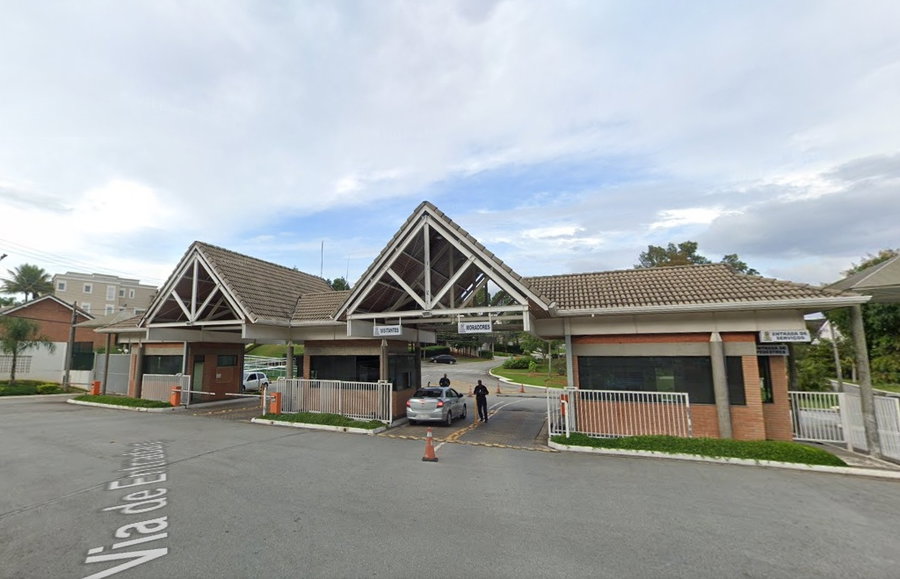 Mansão Residencial em Santana de Parnaíba com 636m² de Terreno