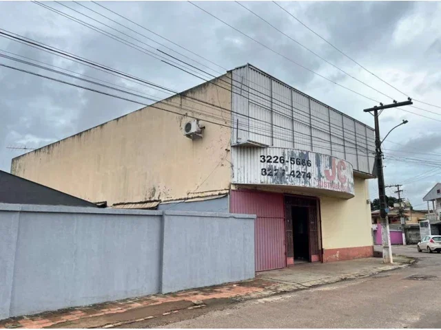 Galpão comercial de 600,32 m² em bom estado