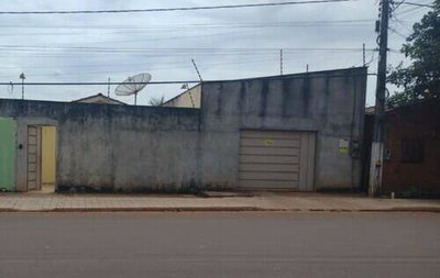 Casa Ocupada com 3 Quartos e 4 Banheiros no Centro