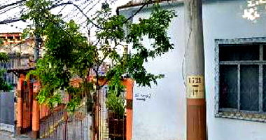 Casa com 2 quartos, 1 banheiro, 2 salas, área construída 72m²