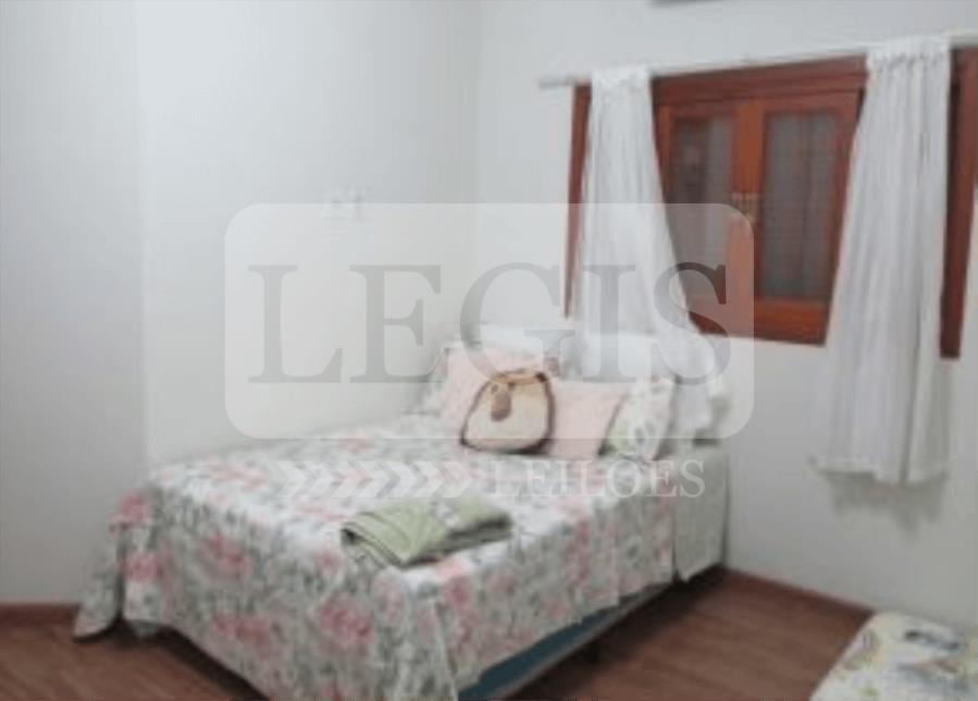 Casa residencial com 2 quartos, 290,64m² de terreno, desocupada