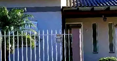 Casa padrão ocupada com 1 vaga e 113m² construída