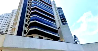 Apartamento Luxuoso de 251 m² Próximo ao Mirante